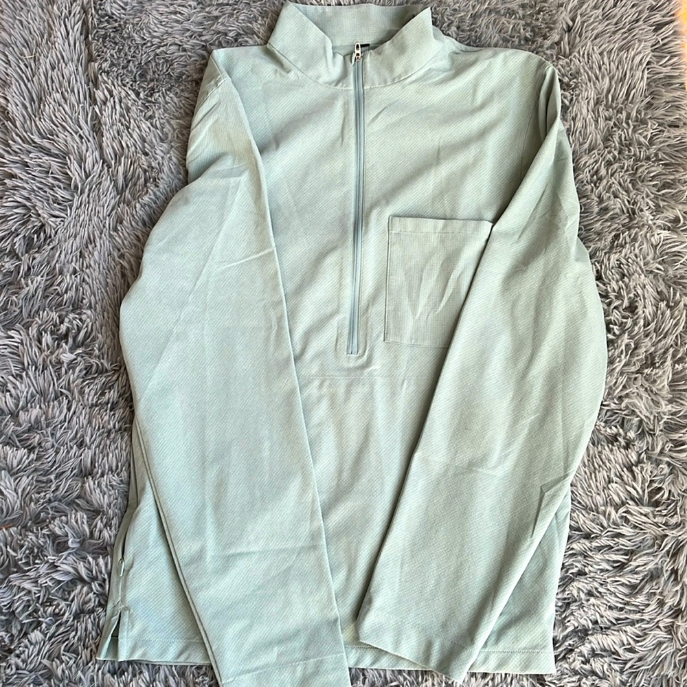 Lululemon Men’s shirt